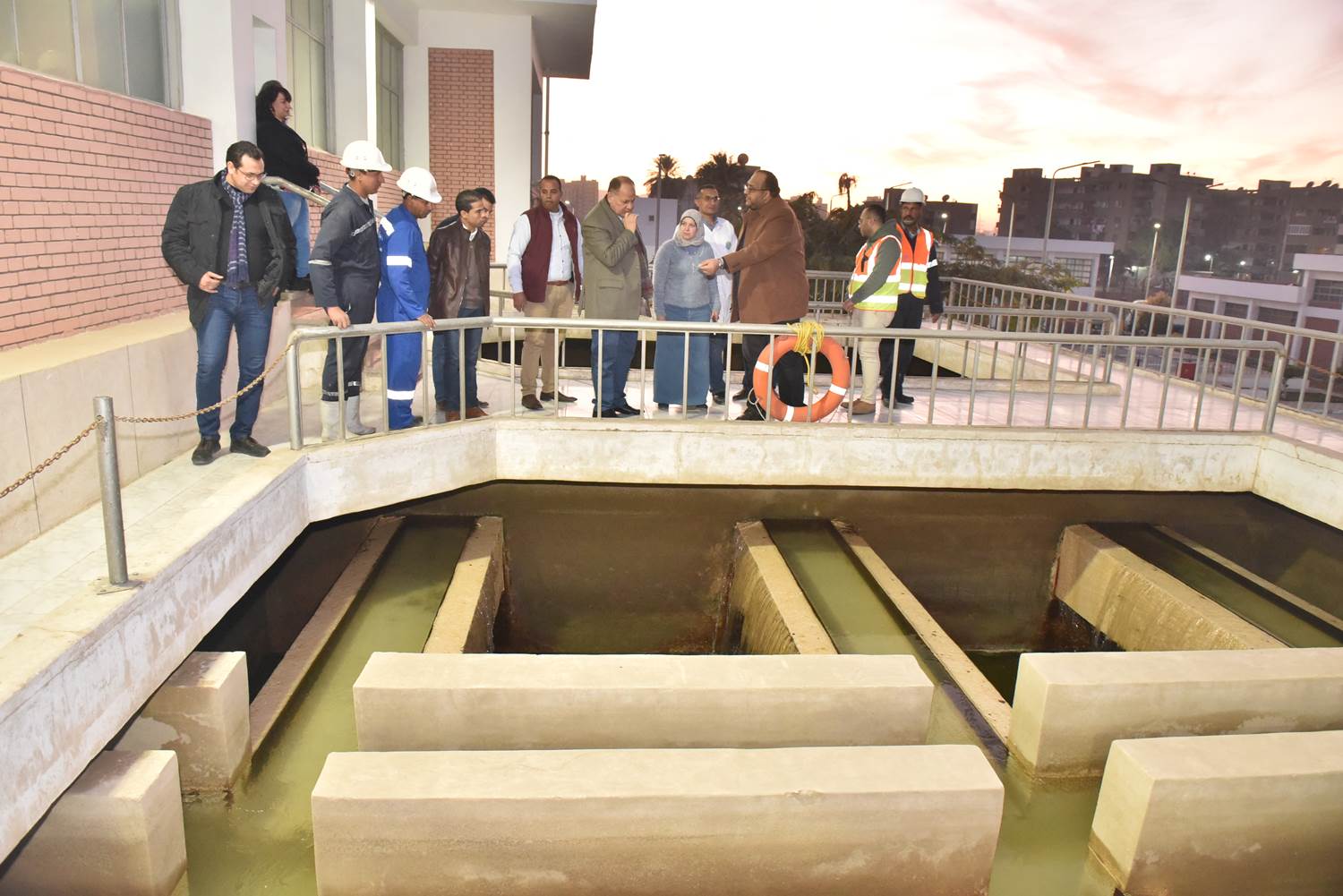 تفقد محطة مياه نزلة عبد اللاه ومركز السلامة والصحة المهنية والمعمل المركزي (18)
