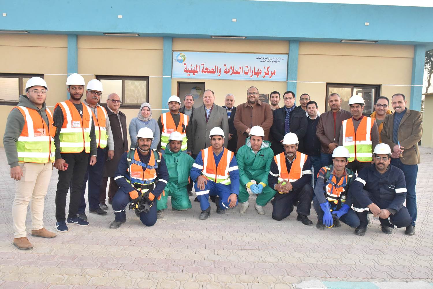 تفقد محطة مياه نزلة عبد اللاه ومركز السلامة والصحة المهنية والمعمل المركزي (12)