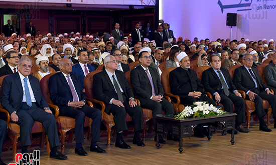 رئيس الوزراء وشيخ الازهر وعلى عبد العال ومحلب فى المؤتمر