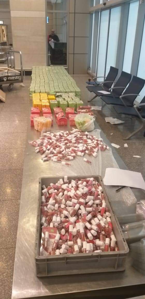 جمارك مطار القاهرة تضبط تايلانديا حاول تهريب 10 آلاف قطعة مستحضرات تجميل (6)