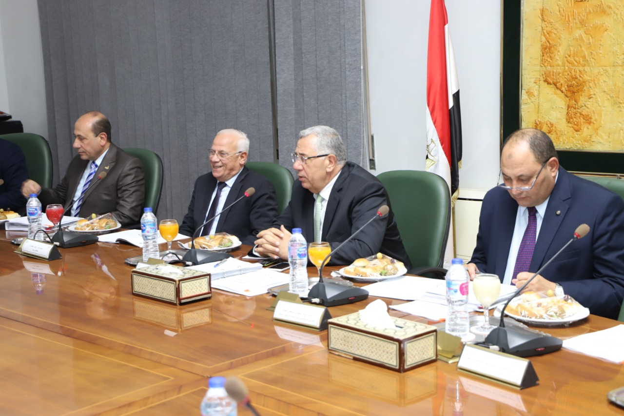 محافظ بورسعيد يبحث مع وزير الزراعة تحقيقالتنمية الزراعية (1)
