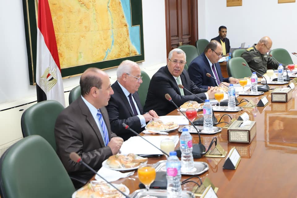 محافظ بورسعيد يبحث مع وزير الزراعة تحقيقالتنمية الزراعية (4)