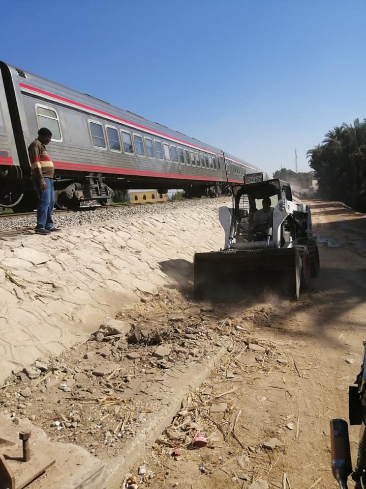 مدينة الطود تواصل تجهيز السكة الحديد لخدمة قطارات الشباب (1)
