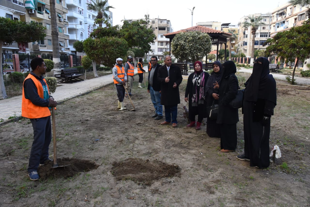 زراعة أشجار مثمرة ضمن مبادرة اتحضر للأخضر ببورسعيد (3)