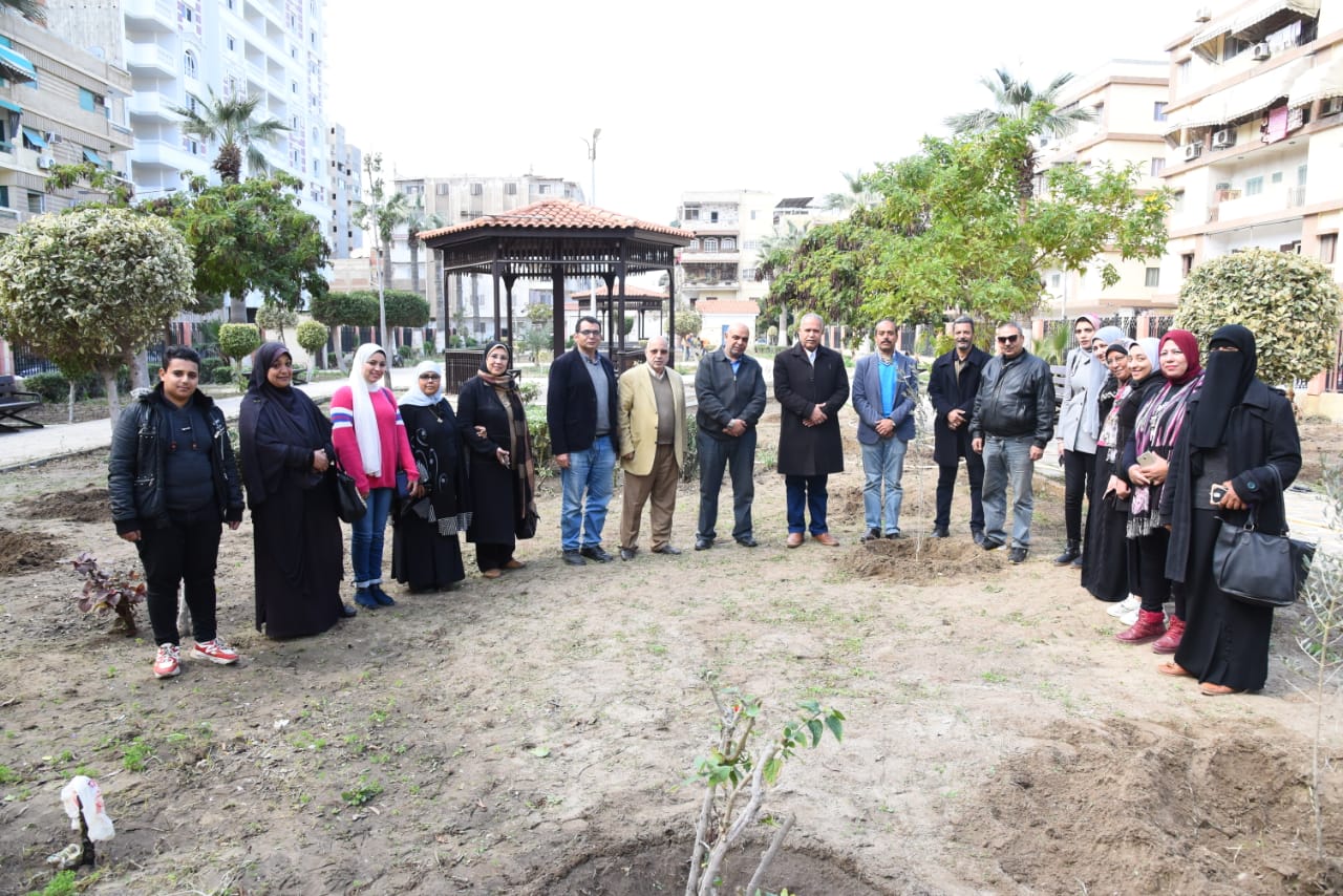 زراعة أشجار مثمرة ضمن مبادرة اتحضر للأخضر ببورسعيد (6)