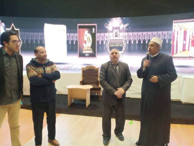 رئيس منطقة الأقصر الأزهرية يتفقد جناح الأزهر بمعرض القاهرة الدولي للكتاب (3)