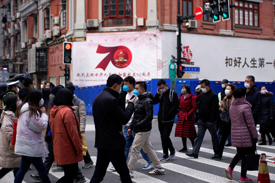 الكمامات تسيطر على الصينيين فى الشوارع