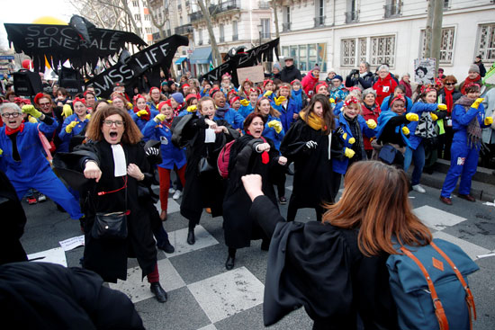 احتجاجات ضد قانون إصلاح المعاشات فى فرنسا