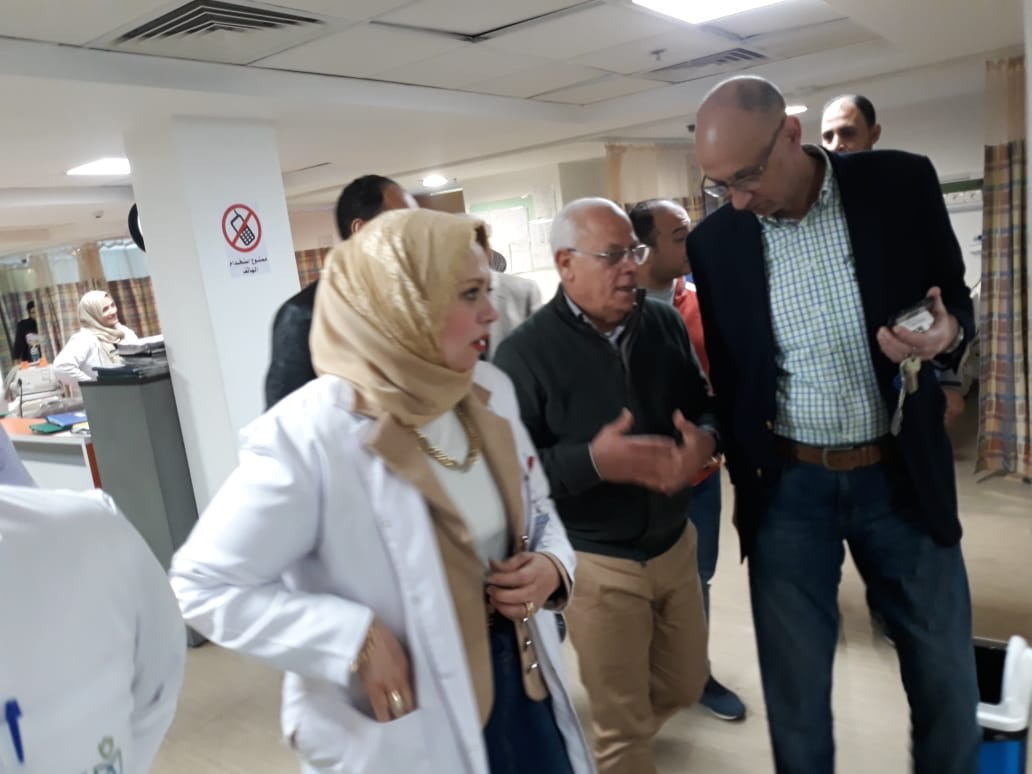 محافظ بورسعيد يتفقد سير العمل بمستشفي السلام (6)