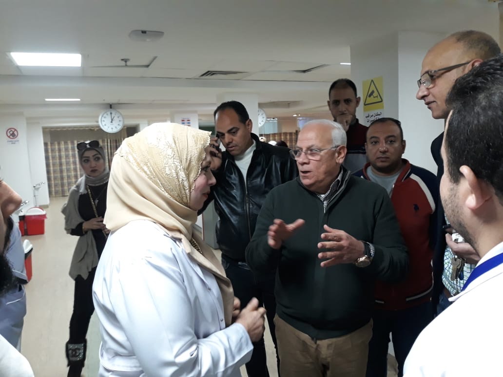 محافظ بورسعيد يتفقد سير العمل بمستشفي السلام (5)