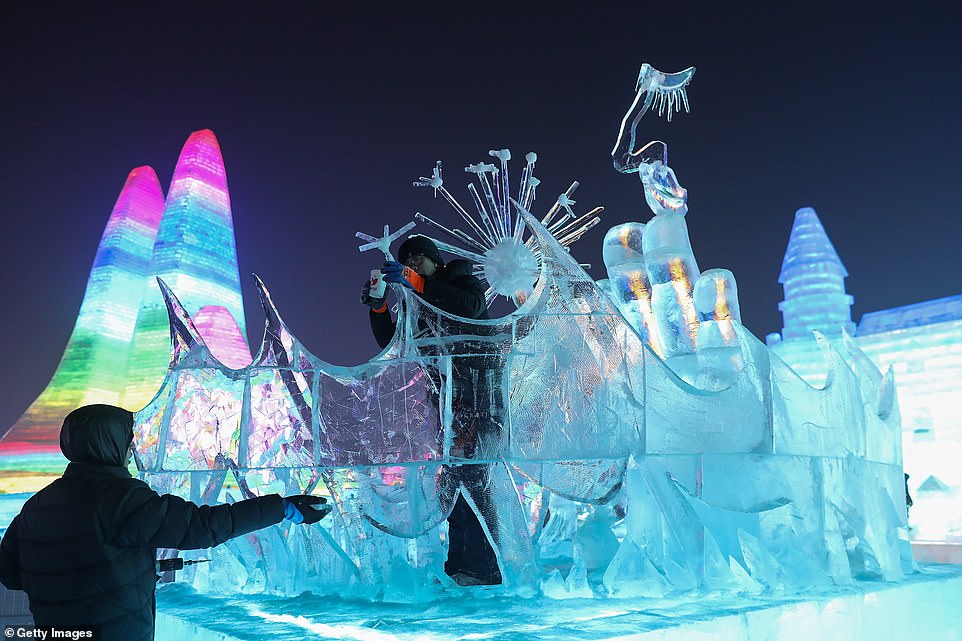 أكبر مهرجان لمنحوتات الجليد فى الصين  (5)