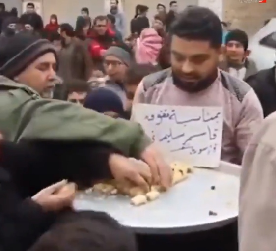 توزيع حلوى فى سوريا بعد خبر مقتل قاسم سليمانى