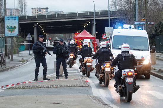 عناصر الشرطة الفرنسية بمحيط الهجوم