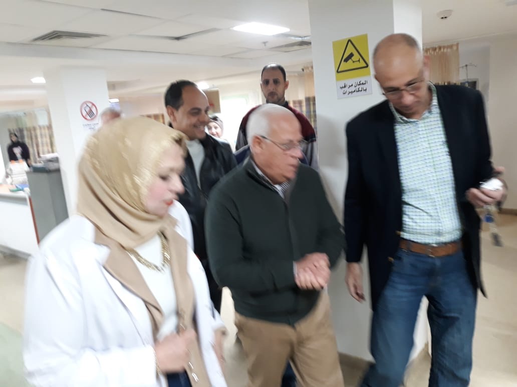 محافظ بورسعيد يتفقد سير العمل بمستشفي السلام (8)