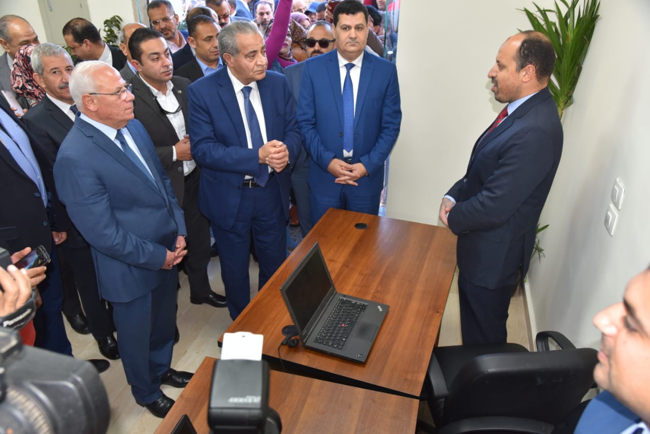 محافظ بورسعيد ووزير التموين يفتتحان الفرع الجديد لجهاز حماية المستهلك (7)