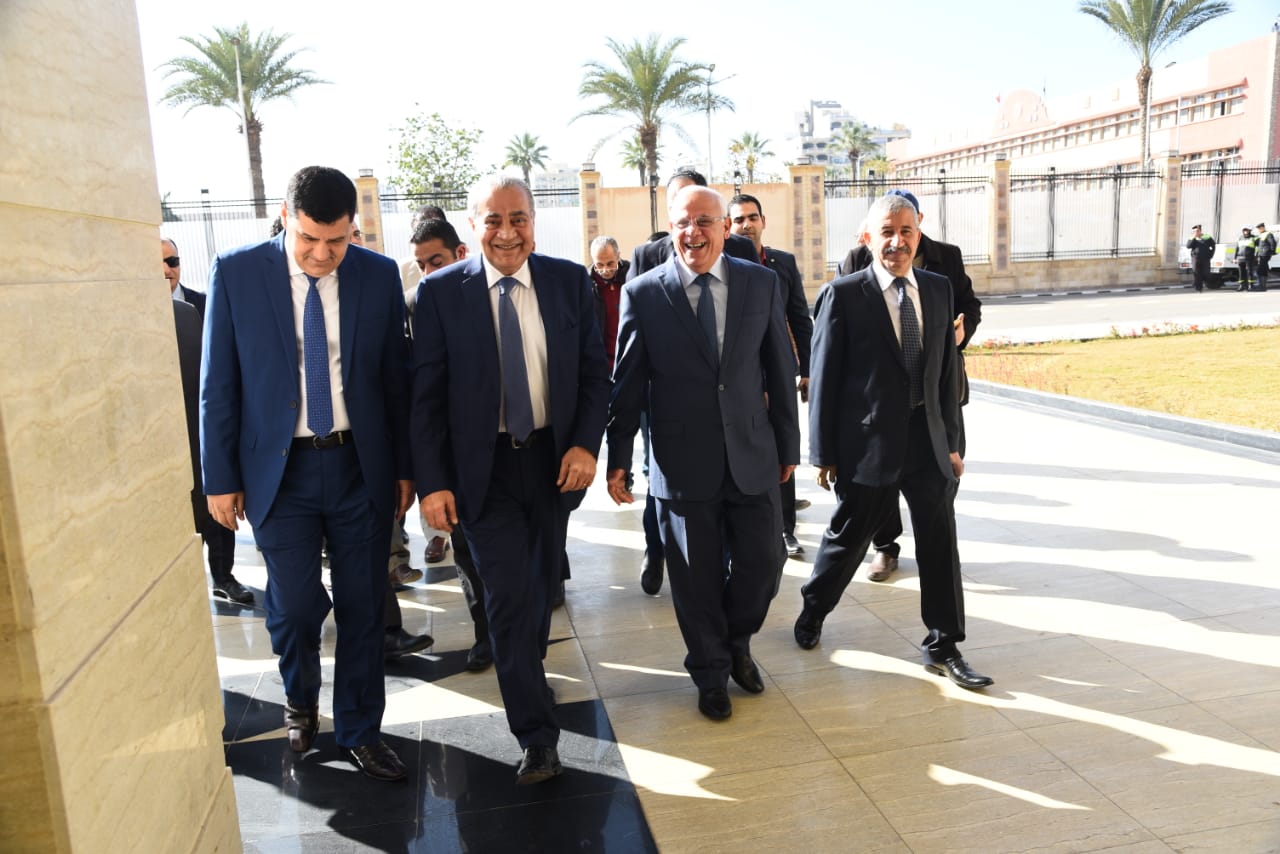 محافظ بورسعيد يستقبل وزير التموين لافتتاح وتفقد عدد من المشروعات (1)