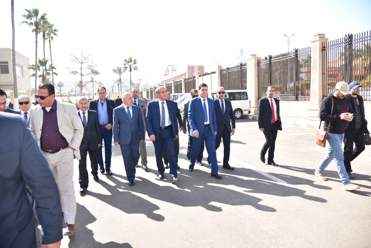 محافظ بورسعيد ووزير التموين يفتتحان الفرع الجديد لجهاز حماية المستهلك (1)