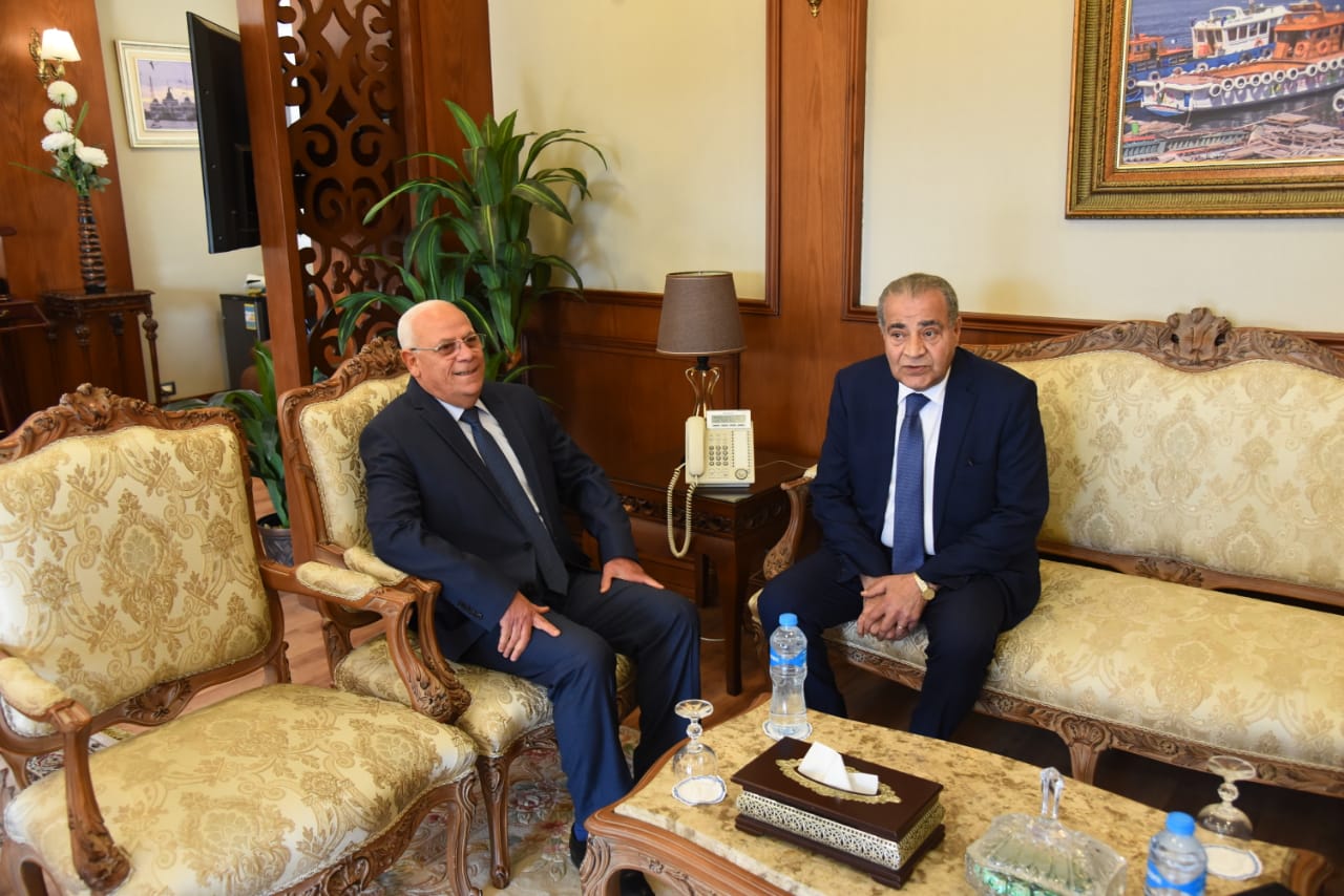 محافظ بورسعيد يستقبل وزير التموين لافتتاح وتفقد عدد من المشروعات (4)
