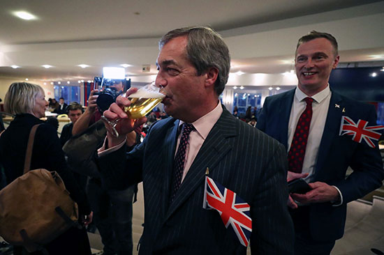 نايجل فرج زعيم حزب بريسكت قبل التصويت على اتفاقية الانسحاب في البرلمان الأوروبي