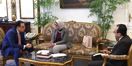 رئيس مجلس الوزراء اجتماعاً مع الدكتورة هالة زايد (3)
