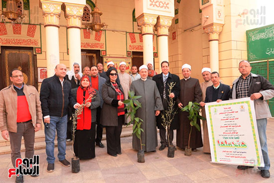 محافظات-مصر-تتجمل-بأيادي-المسئولين-بزراعة-الأشجار-المثمرة-لخدمة-المواطنين-(15)