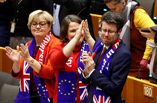 يرد أعضاء البرلمان البريطاني في الاتحاد الأوروبي بعد التصويت