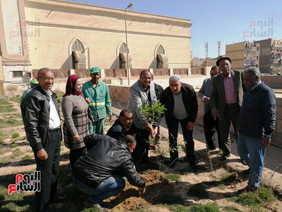 محافظات-مصر-تتجمل-بأيادي-المسئولين-بزراعة-الأشجار-المثمرة-لخدمة-المواطنين-(1)