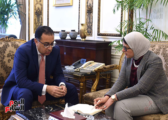 رئيس مجلس الوزراء اجتماعاً مع الدكتورة هالة زايد (5)