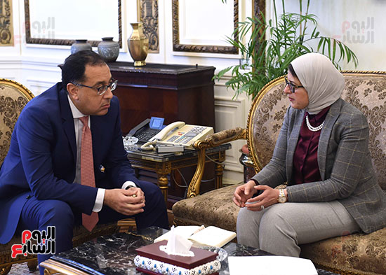 رئيس مجلس الوزراء اجتماعاً مع الدكتورة هالة زايد (1)