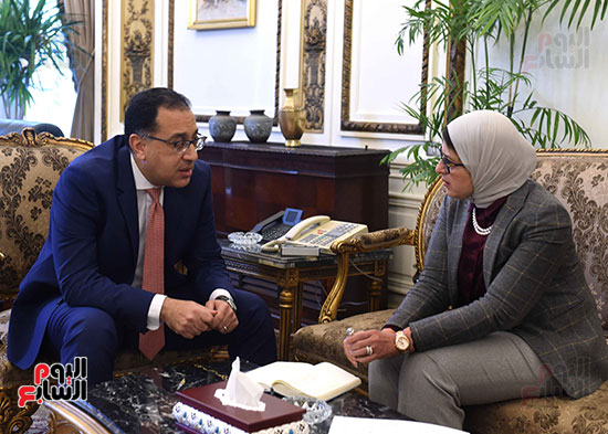 رئيس مجلس الوزراء اجتماعاً مع الدكتورة هالة زايد (6)