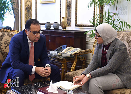 رئيس مجلس الوزراء اجتماعاً مع الدكتورة هالة زايد (4)