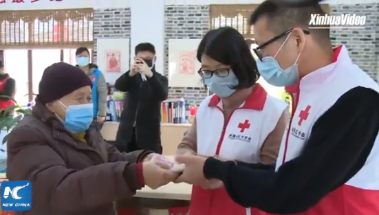 مسنة صينية تتبرع بأموالها لمكافحة فيروس كورونا
