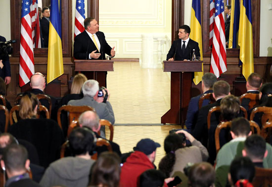 نقاش بين وزير خارجية أمريكا ورئيس أوكروانيا