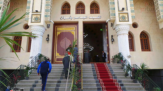 وزير الأوقاف يصل مسجد الجامع بأسوان لخطبة الجمعة (2)