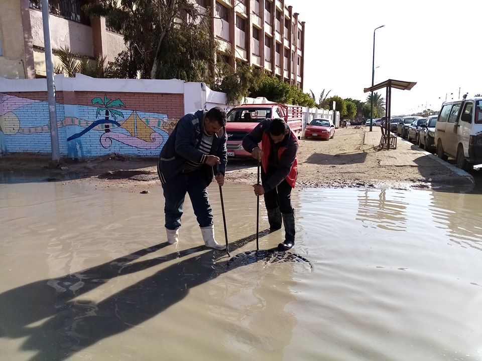 إزالة تجمعات مياه الأمطار من الشوارع (2)
