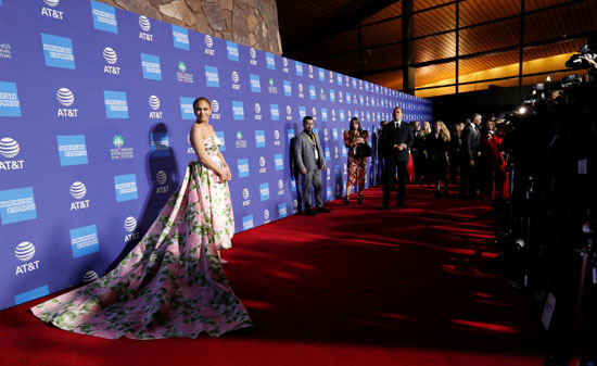 الممثلة جينيفر لوبيز تحضر حفل توزيع جوائز مهرجان بالم سبرينغز السينمائي