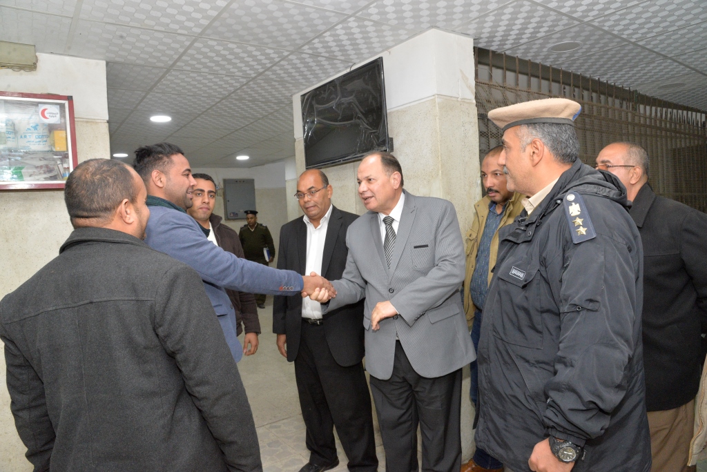 محافظ أسيوط يزور مركز شرطة ديروط  (3)