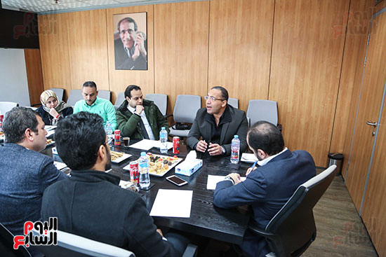 الدكتور أمير نبيل رئيس جهاز حماية المنافسة خلال زيارته اليوم السابع (8)
