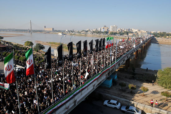 حشود-كبيرة-فى-إيران-يشاركون-فى-جنازة-سليمانى