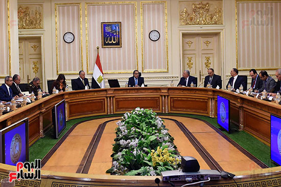 مصطفى مدبولى رئيس مجلس الوزراء يُتابع نتائج أعمال اللجنة المختصة (1)
