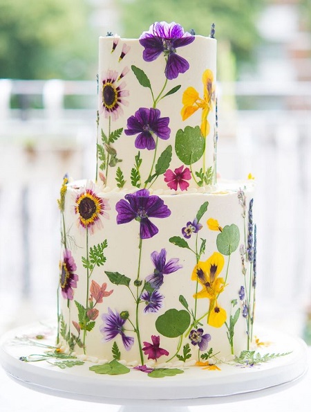 تورتة مزينة بالورود