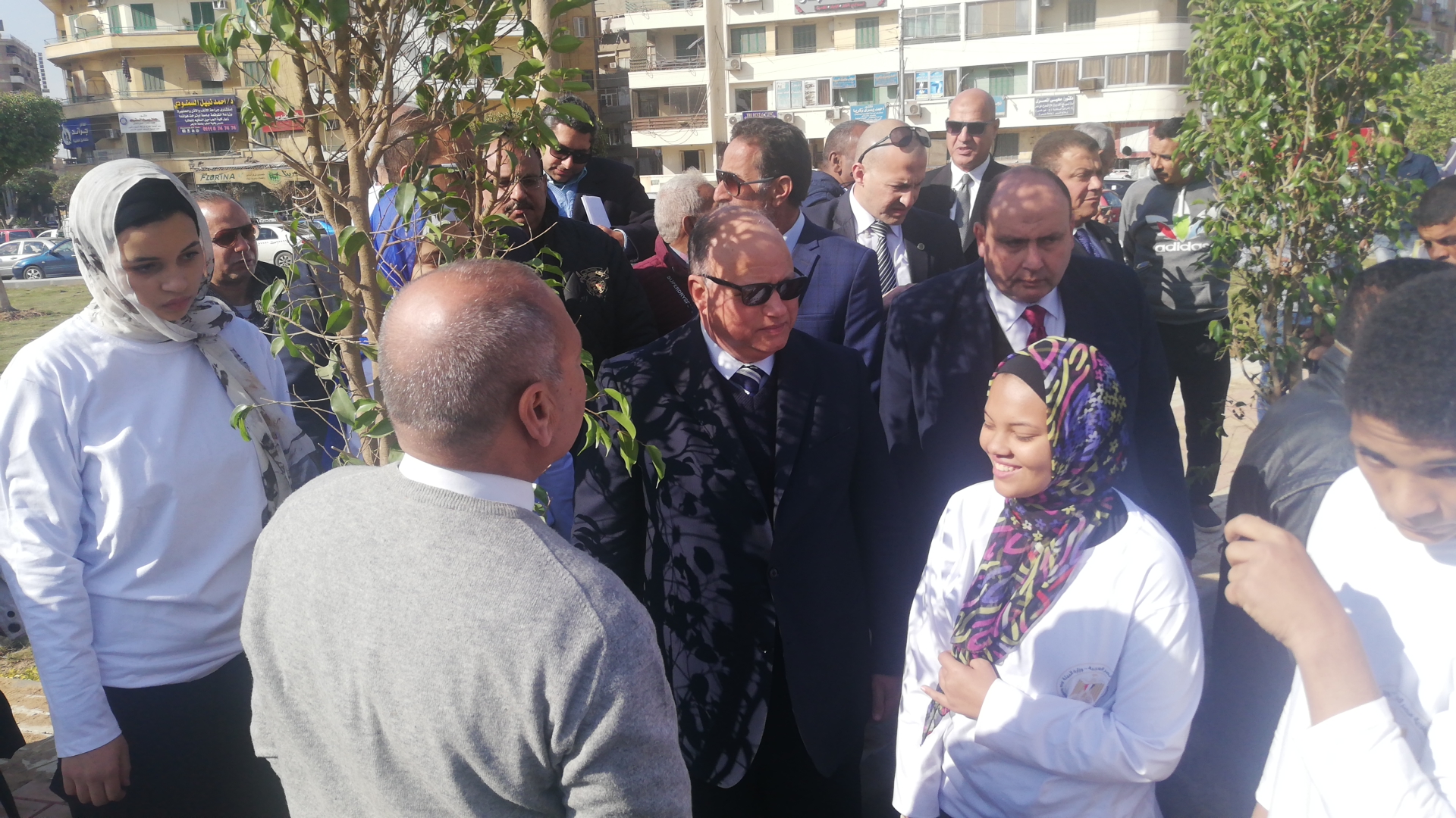 محافظ القاهرة ووزيرة البيئة يفتتحا المرحلة الأولى من تشجير ميدان تريومف (2)