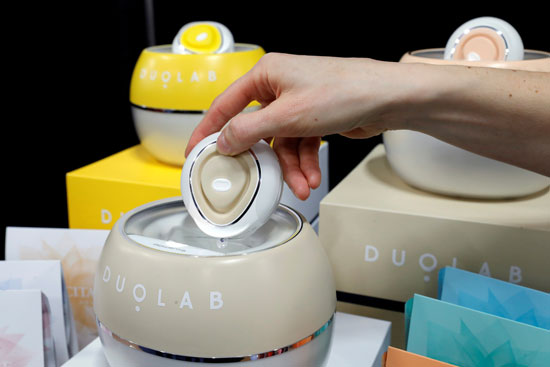 Duolab ، جهاز منزلي يمزج ويدفئ منتجًا مخصصًا لكريم الوجه