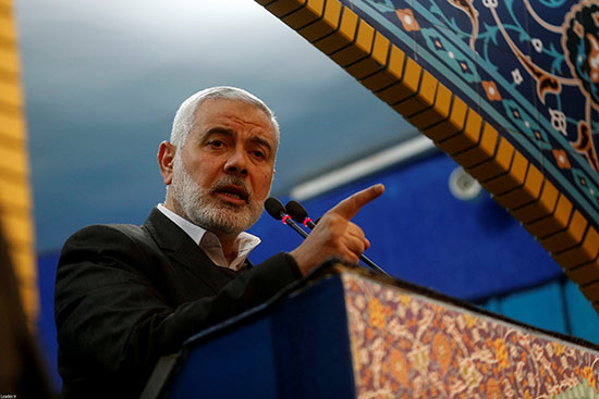 قائد حركة حماس إسماعيل هنية يتحدث خلال صلاة الجنازة