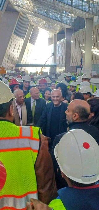 خلال زيارة الدكتور مجدى يعقوب للمتحف الكبير (2)