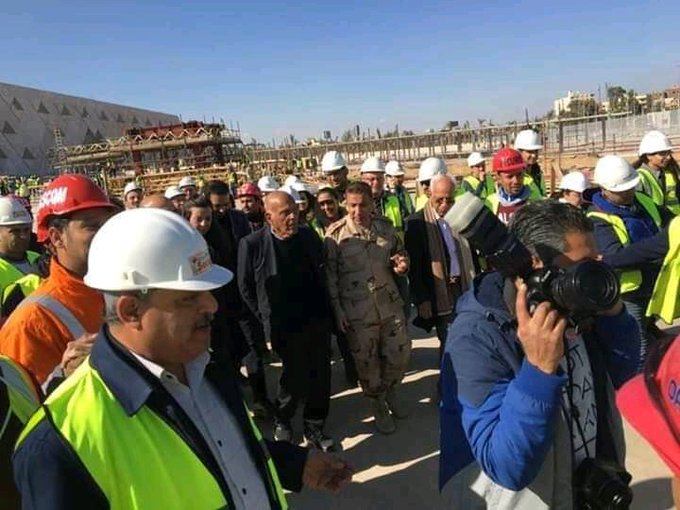 خلال زيارة الدكتور مجدى يعقوب للمتحف الكبير (1)