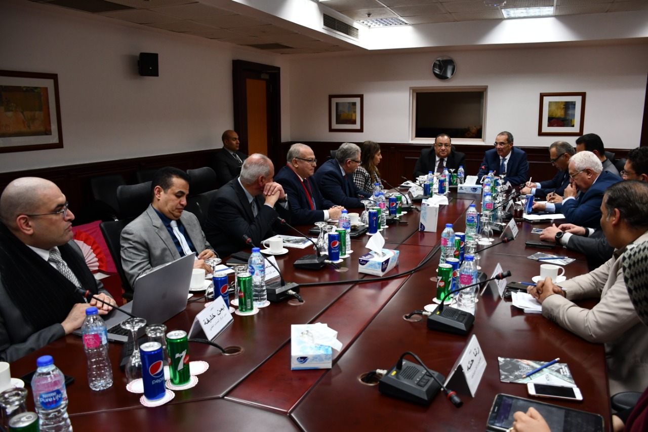 وزير الاتصالات يلتقى رئيس جامعة حلوان  (5)