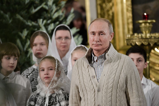 بوتين وسط المواطنين خلال احتفالات اعياد الميلاد