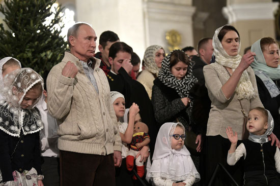 بوتين يشارك فى طقوس أعياد الميلاد