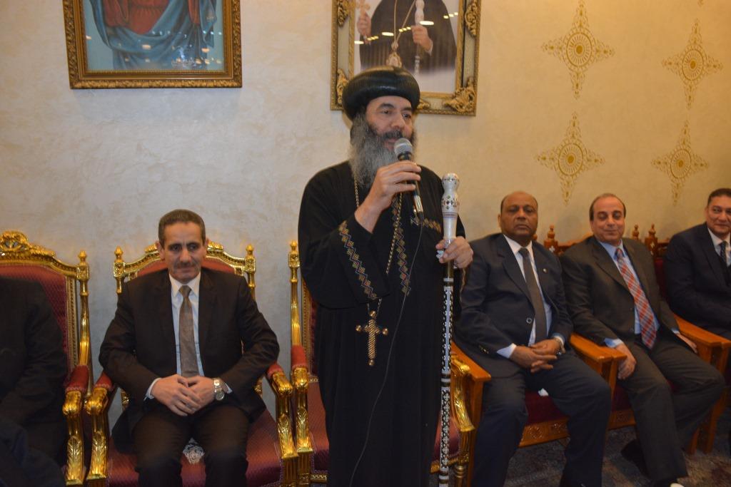 محافظ الغربية ومدير الأمن ورئيس الجامعة يقدمون التهنئة للأخوة الأقباط بعيد الميلاد المجيد (13)